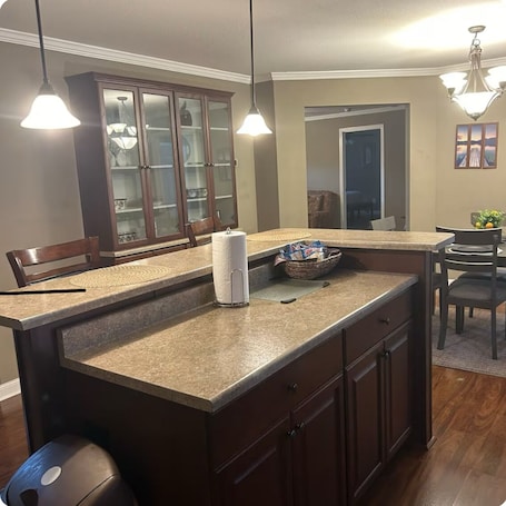 Dining. Cozy 3-bedroom mobile home in delightful Magnolia with AC, WiFi