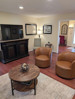 Smart TV, DVD player - Charming 3 bedroom Masters Rental, 18 minutes from Augusta National Golf Club (Grovetown)