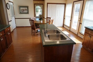 Dining - Charming 3 bedroom Masters Rental, 18 minutes from Augusta National Golf Club (Grovetown)