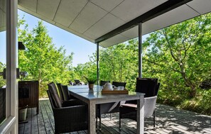 Outdoor dining - Cozy home in Ringkøbing with sauna (Ringkøbing)