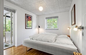 4 bedrooms, travel cot, free WiFi