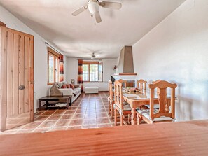 Villa, 3 Bedrooms, Smoking, Private Pool | Dining room