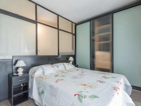 1 bedroom, in-room safe, desk, iron/ironing board