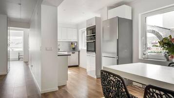 Refrigerador, horno, placa de cocina, lavavajillas