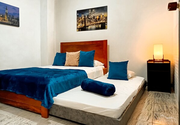 4 bedrooms, in-room safe, desk, iron/ironing board