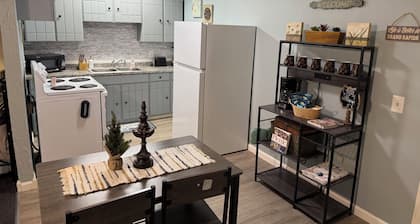 Riverside Hideaway, 880sf, 1 bedroom apartment