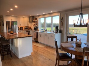 Mikrovågsugn, ugn, spishäll och diskmaskin