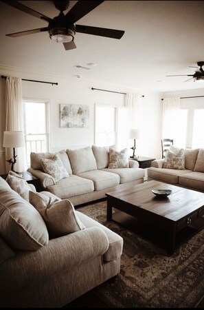 Téléviseur connecté, foyer, imprimante