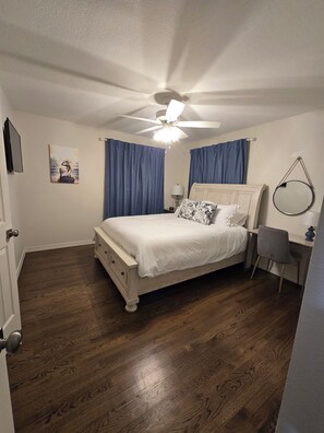 3 bedrooms, desk, iron/ironing board, free WiFi