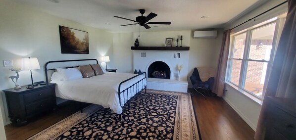 3 chambres, bureau, fer et planche à repasser, accès au Wi-Fi (inclus)