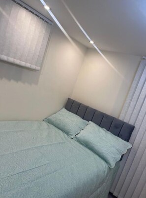 1 bedroom, free WiFi, bed sheets - Newly Built Private Ensuite Room (Manchester)