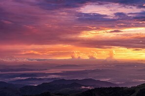 A panoramic view of a mountainous landscape with a sunset. - ÉWA Homes Monteverde  (Monteverde)