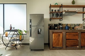Deluxe House, 1 King Bed, Balcony, Partial Ocean View | Private kitchen | Fridge, microwave, oven, stovetop