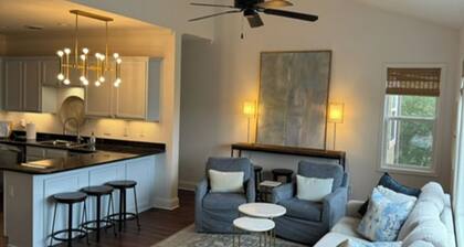 Coastal 'Sip-Luxury 3BR condo-walk to the Vaught, Swayze Field, the Grove!