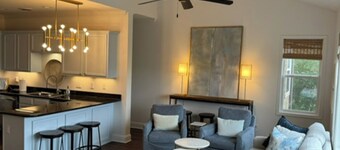 Coastal 'Sip-Luxury 3BR condo-walk to the Vaught, Swayze Field, the Grove!