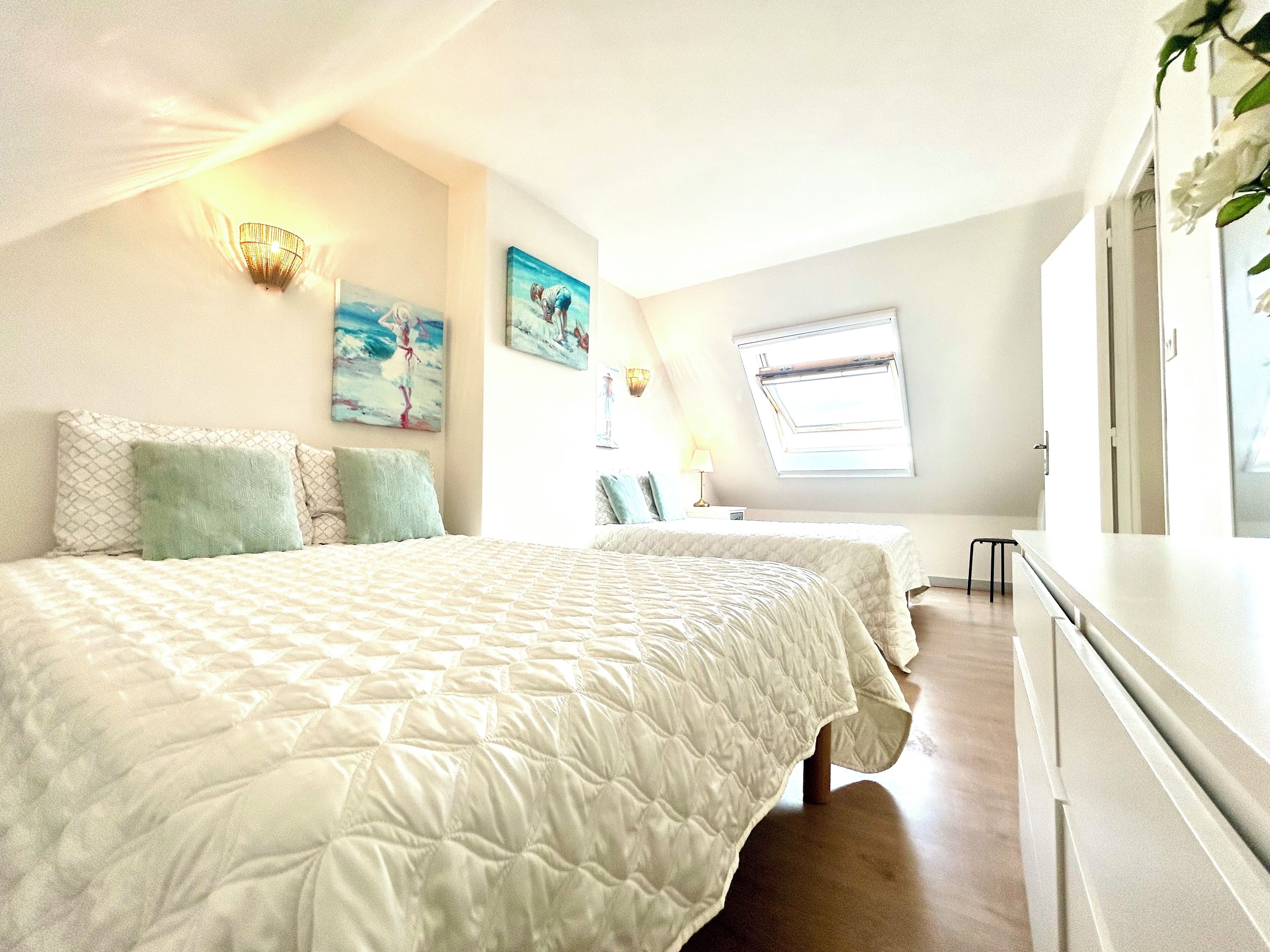 3 habitaciones, tabla de planchar con plancha, cuna de viaje y wifi 