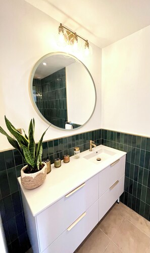 Shower, hair dryer, towels, toilet paper