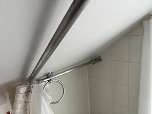 Doccia, asciugacapelli, asciugamani, sapone