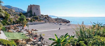 Awesome home in Almuñecar