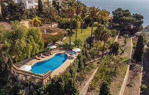 Et oppvarmet basseng