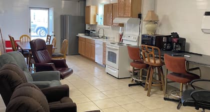 Spacious lodge with 6 bedrooms, 7 baths, WiFi and A/C Fishing charters available
