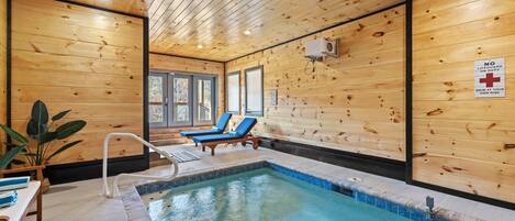 Piscina coperta, una piscina riscaldata