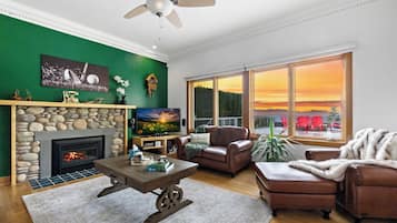 Smart TV, table tennis, books, offices