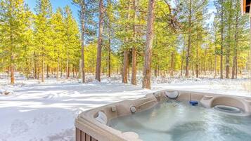 Tina de hidromasaje al aire libre