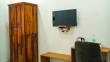 Deluxe Double Room | Living area