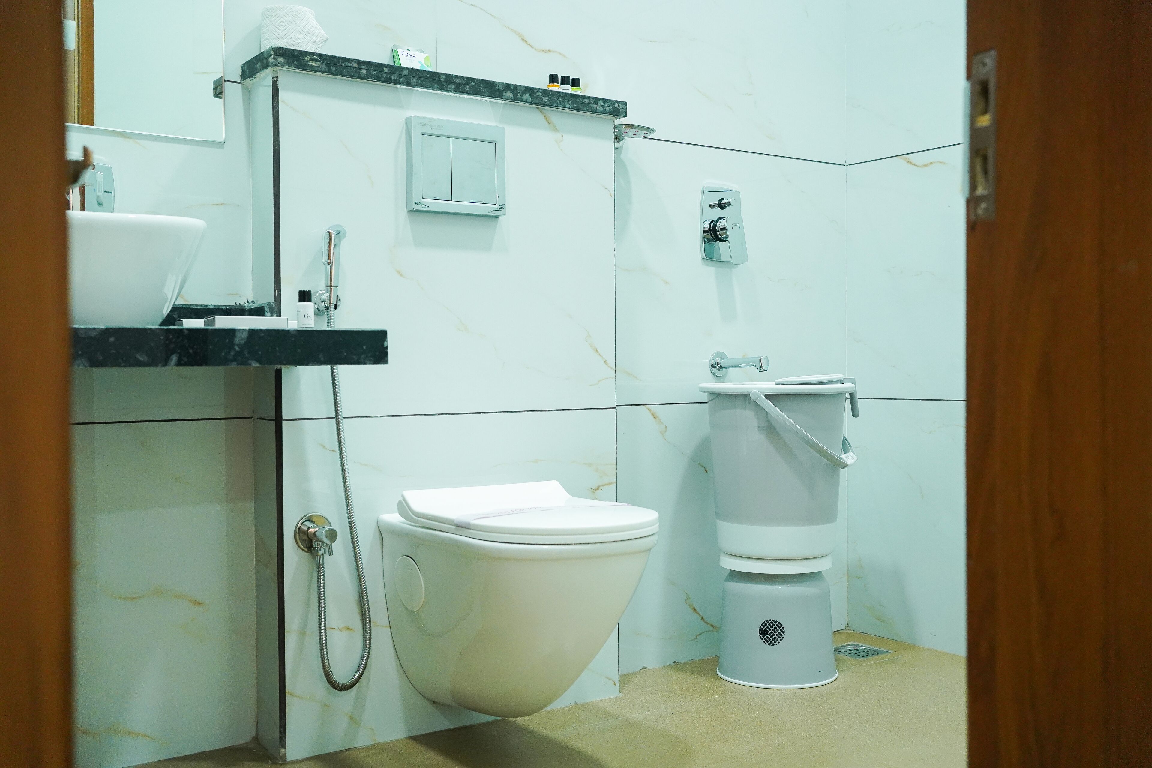 Deluxe Double Room | Bathroom | Towels, soap, shampoo, toilet paper