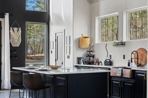 Fridge, microwave, oven, stovetop - NEW! SEXY Cabin~Adult Getaway (Broken Bow)