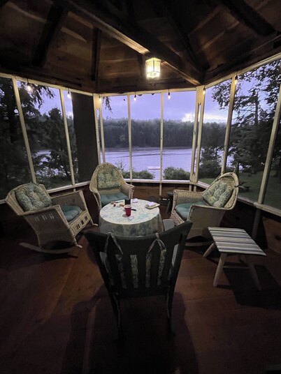 Lakefront 3-bedroom Rustic Cabin in Ryegate, VT. Pet-Friendly!