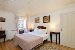 Cottage, 3 Bedrooms, Private Bathroom, Garden View | 3 bedrooms, iron/ironing board, bed sheets - Quinta da Comenda - Casa da Fonte (Sao Pedro do Sul)