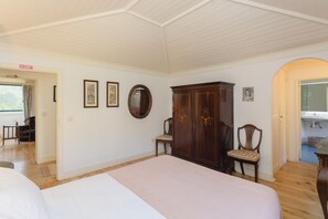 Ferienhaus, 3 Schlafzimmer, eigenes Bad, Gartenblick | 3 Schlafzimmer, Bügeleisen/Bügelbrett, Bettwäsche