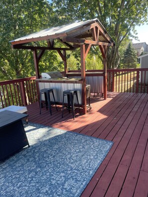 Outdoor dining - Pondhaven Rereat Fully furnished house with fun and convenience for all ages (Farmington)