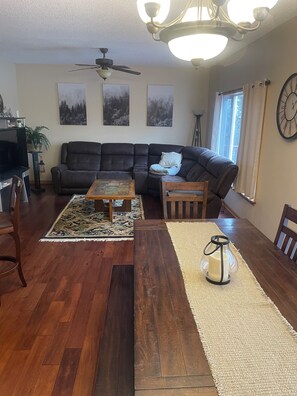 Smart-tv, videospil, bordfodbold, bordtennisbord