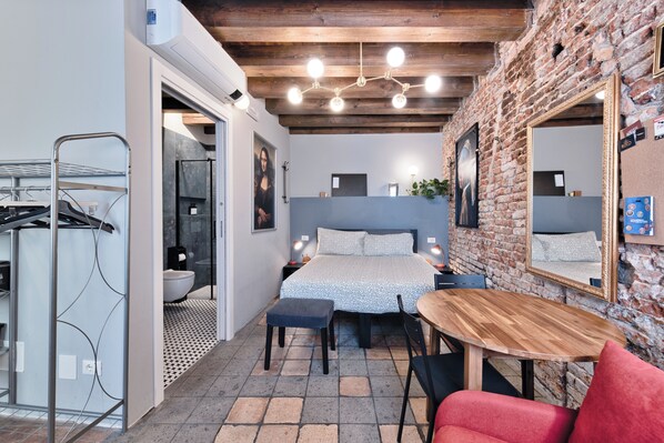 1 chambre, fer et planche à repasser, lit parapluie, Wi-Fi gratuit