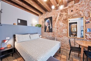 1 chambre, fer et planche à repasser, lit parapluie, Wi-Fi gratuit