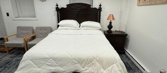 Cozy 1-bedroom apartment in charming Schenectady just renewed has AC HEAT WIFI