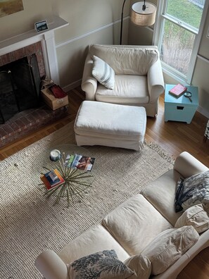 Smart TV, chimenea, impresora