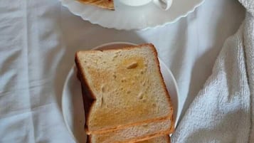 Café da manhã completo grátis todos os dias