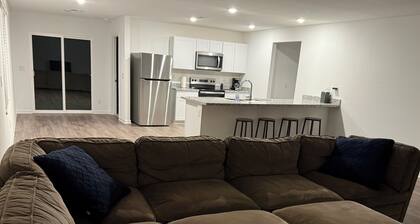 Bullhead City Beauty, 3-bedroom house with AC and WiFi