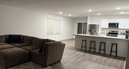 Bullhead City Beauty, 3-bedroom house with AC and WiFi