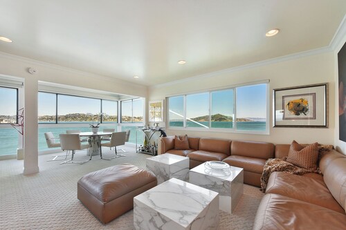 Waterfront Penthouse!
Sausalito, Belvedere, Angel Island, Bay Bridge Views