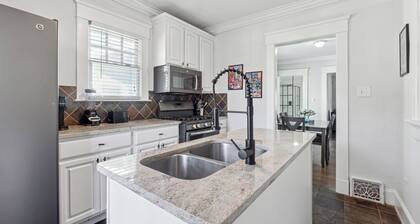 Family Getaway Near Zoo & Downtown Fun! Sleeps 10
