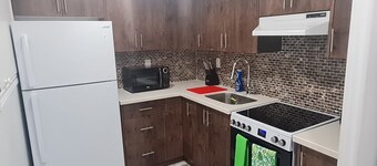 YOUR home @ the FALLS - 10 mins from the FALLS
5 mins from plazas & mall