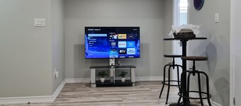 YOUR home @ the FALLS - 10 mins from the FALLS 
5 mins from plazas & mall