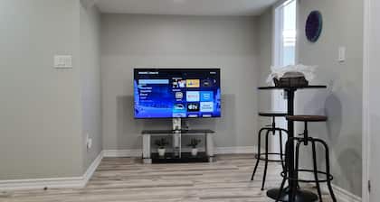 YOUR home @ the FALLS - 10 mins from the FALLS
5 mins from plazas & mall