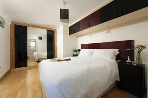 4 Schlafzimmer, Schreibtisch, Bügeleisen/Bügelbrett, Internetzugang