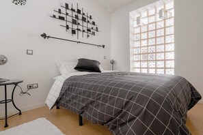 2 Schlafzimmer, Schreibtisch, Bügeleisen/Bügelbrett, kostenloses WLAN